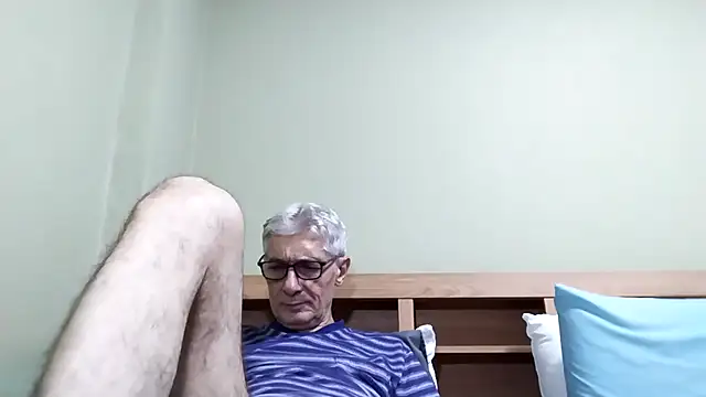 BIGUNCUTHARDCOCK online show from November 5, 2025, 1:36 pm