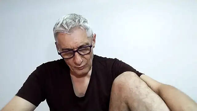 BIGUNCUTHARDCOCK online show from April 21, 2026, 2:03 am