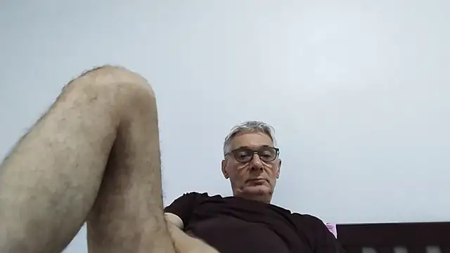 Snapshot of BIGUNCUTHARDCOCK chatting on June 11, 2026, 12:32 am BIGUNCUTHARDCOCK online show from June 11, 2026, 12:32 am