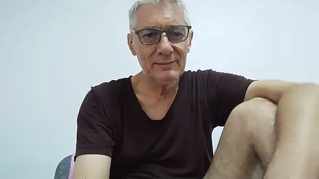 Snapshot of BIGUNCUTHARDCOCK chatting on June 4, 2026, 12:15 am BIGUNCUTHARDCOCK online show from June 4, 2026, 12:15 am