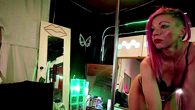 Snapshot of MadisonMarie chatting on March 18, 2025, 8:50 am MadisonMarie online show from March 18, 2025, 8:50 am