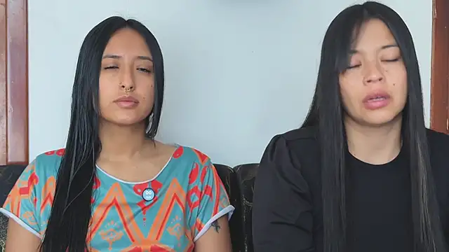 Snapshot of 2SummerLove1 chatting on November 17, 2025, 2:32 pm 2SummerLove1 online show from November 17, 2025, 2:32 pm