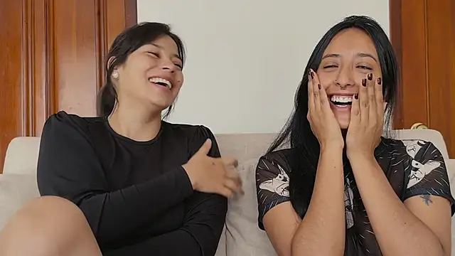 Snapshot of 2SummerLove1 chatting on October 28, 2025, 2:16 pm 2SummerLove1 online show from October 28, 2025, 2:16 pm