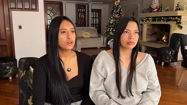 Snapshot of 2SummerLove1 chatting on November 24, 2025, 4:18 pm 2SummerLove1 online show from November 24, 2025, 4:18 pm