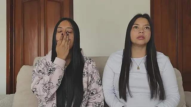 Snapshot of 2SummerLove1 chatting on October 30, 2025, 2:25 pm 2SummerLove1 online show from October 30, 2025, 2:25 pm