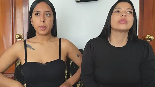 Snapshot of 2SummerLove1 chatting on November 14, 2025, 4:10 pm 2SummerLove1 online show from November 14, 2025, 4:10 pm