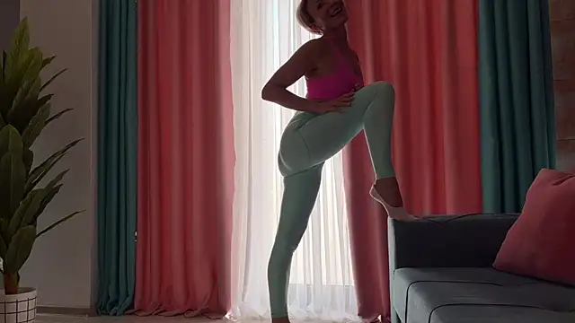 Snapshot of UrGoddessJenny chatting on November 6, 2025, 9:57 am UrGoddessJenny online show from November 6, 2025, 9:57 am