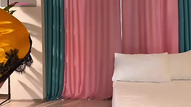 UrGoddessJenny online show from May 4, 2026, 10:07 am