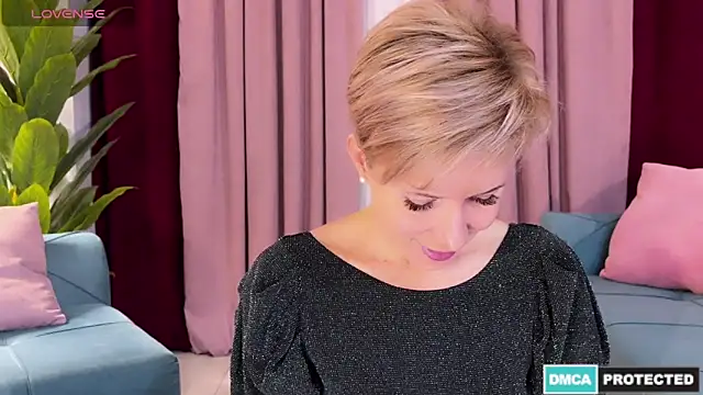 Snapshot of UrGoddessJenny chatting on December 2, 2024, 6:49 pm UrGoddessJenny online show from December 2, 2024, 6:49 pm