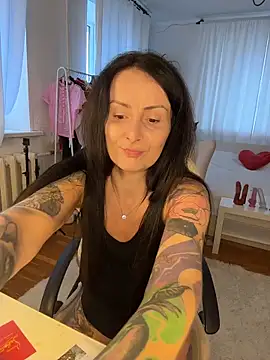 Snapshot of _AHHA_ chatting on November 17, 2025, 7:34 am AHHA online show from November 17, 2025, 7:34 am