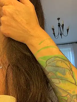 Snapshot of _AHHA_ chatting on October 25, 2025, 9:52 am AHHA online show from October 25, 2025, 9:52 am