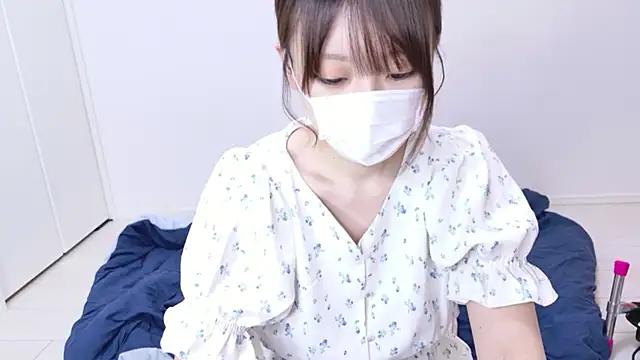 hi---chan- online show from April 27, 2026, 8:07 pm