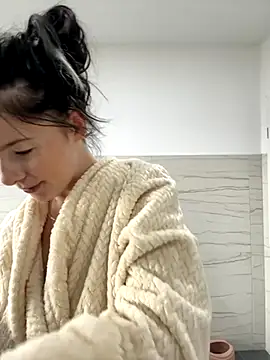 Snapshot of RoxiBlack chatting on October 16, 2025, 8:22 am RoxiBlack online show from October 16, 2025, 8:22 am