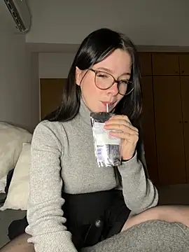 Snapshot of RoxiBlack chatting on February 5, 2026, 4:58 pm RoxiBlack online show from February 5, 2026, 4:58 pm