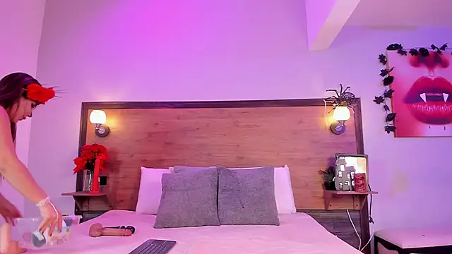 EmmaBakeer online show from October 28, 2025, 10:47 am