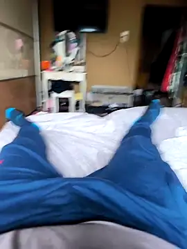 Snapshot of Yolinga205 chatting on November 17, 2025, 7:45 am Yolinga205 online show from November 17, 2025, 7:45 am