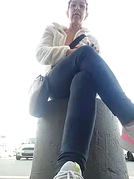 Snapshot of blondyruby chatting on November 11, 2025, 9:59 am blondyruby online show from November 11, 2025, 9:59 am