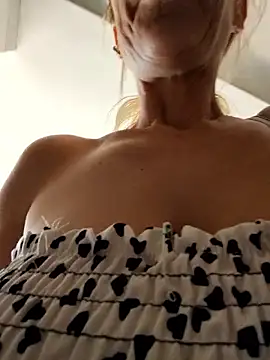 Snapshot of blondyruby chatting on June 13, 2026, 10:46 am blondyruby online show from June 13, 2026, 10:46 am