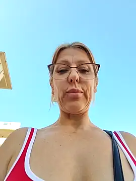 Snapshot of blondyruby chatting on May 26, 2026, 8:01 am blondyruby online show from May 26, 2026, 8:01 am