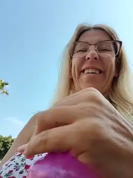Snapshot of blondyruby chatting on May 31, 2026, 9:04 am blondyruby online show from May 31, 2026, 9:04 am