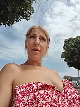 Snapshot of blondyruby chatting on July 25, 2026, 10:54 am blondyruby online show from July 25, 2026, 10:54 am