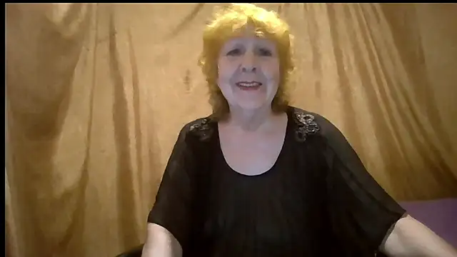 Snapshot of _Estelitta_5 chatting on August 4, 2026, 5:28 pm Estelitta 5 online show from August 4, 2026, 5:28 pm