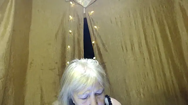 Snapshot of _Estelitta_5 chatting on January 25, 2025, 6:46 pm Estelitta 5 online show from January 25, 2025, 6:46 pm