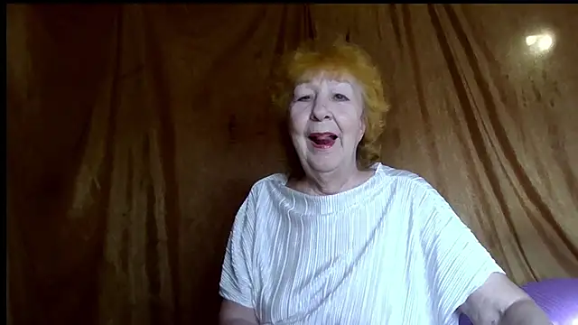 Snapshot of _Estelitta_5 chatting on August 4, 2026, 3:55 am Estelitta 5 online show from August 4, 2026, 3:55 am