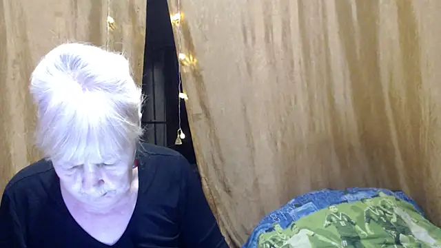 Snapshot of _Estelitta_5 chatting on January 18, 2025, 6:53 pm Estelitta 5 online show from January 18, 2025, 6:53 pm