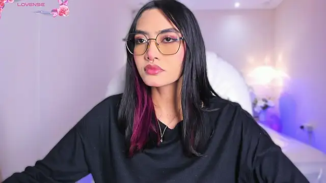 Snapshot of AzuraKindong chatting on July 6, 2026, 7:27 pm AzuraKindong online show from July 6, 2026, 7:27 pm