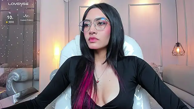 Snapshot of AzuraKindong chatting on November 10, 2025, 7:19 pm AzuraKindong online show from November 10, 2025, 7:19 pm