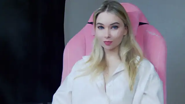 Snapshot of Haters__ chatting on December 3, 2025, 11:04 pm Haters online show from December 3, 2025, 11:04 pm