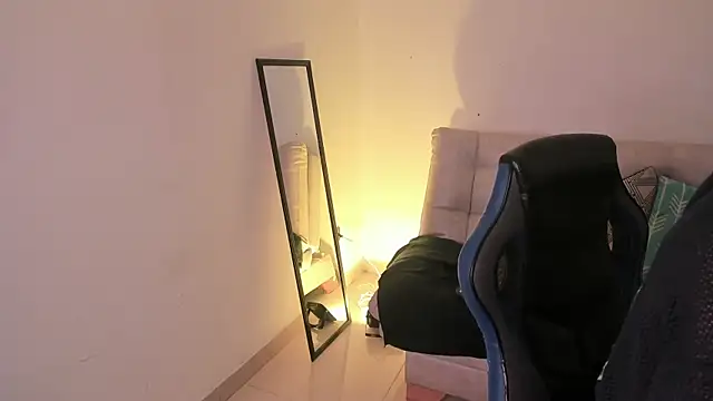 Snapshot of Tomy_Rox chatting on November 18, 2025, 8:34 pm Tomy Rox online show from November 18, 2025, 8:34 pm