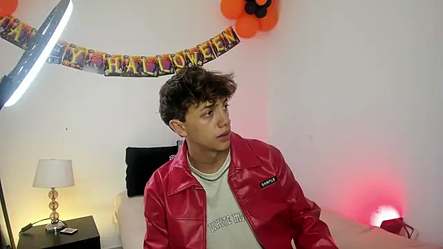 Snapshot of Tomy_Rox chatting on October 17, 2025, 9:27 pm Tomy Rox online show from October 17, 2025, 9:27 pm