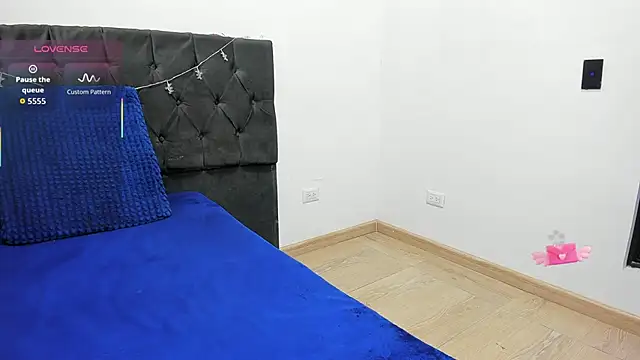 bonnyy26 online show from December 16, 2025, 9:13 am