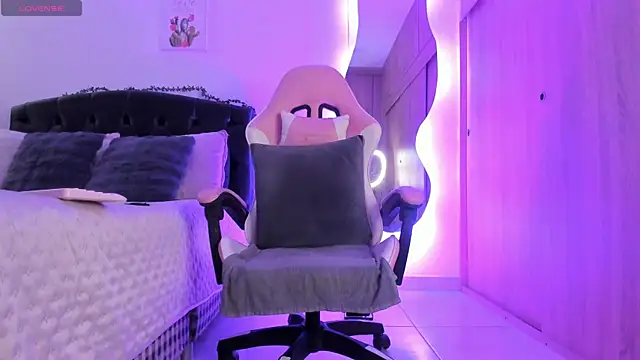 Amaranthaa1 online show from October 10, 2025, 11:33 am