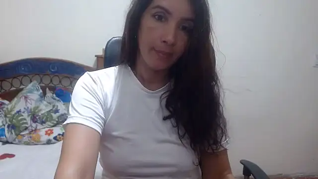 Snapshot of Ainhoa-hot chatting on June 17, 2026, 12:21 am Ainhoa-hot online show from June 17, 2026, 12:21 am