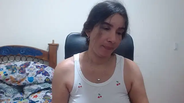 Snapshot of Ainhoa-hot chatting on June 10, 2026, 8:37 am Ainhoa-hot online show from June 10, 2026, 8:37 am