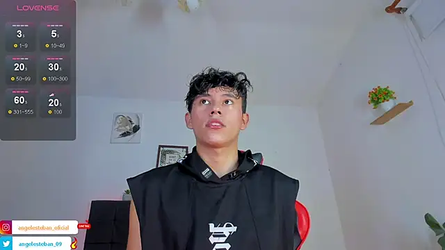 Snapshot of Angel_esteban_fx chatting on October 12, 2025, 3:41 am Angel esteban fx online show from October 12, 2025, 3:41 am