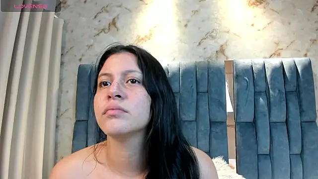 Snapshot of Arii_Vga chatting on October 15, 2025, 5:17 am Arii Vga online show from October 15, 2025, 5:17 am