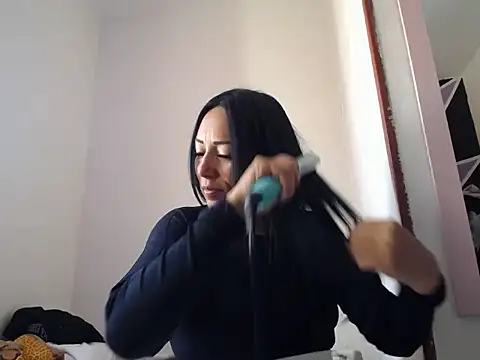 Snapshot of Laura_martin_ chatting on November 4, 2025, 3:38 pm Laura martin online show from November 4, 2025, 3:38 pm