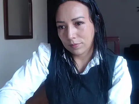 Laura martin  online show from March 10, 2025, 8:23 pm