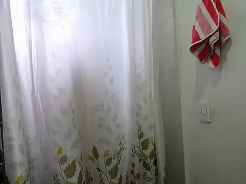 Laura martin  online show from June 3, 2026, 2:33 pm