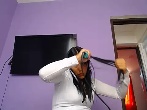 Snapshot of Laura_martin_ chatting on October 22, 2025, 3:44 pm Laura martin online show from October 22, 2025, 3:44 pm