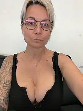 Snapshot of marinella07 chatting on June 21, 2026, 11:27 am marinella07 online show from June 21, 2026, 11:27 am