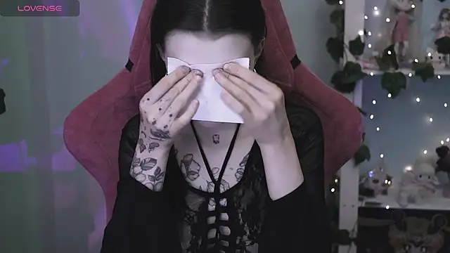 prettybones online show from April 23, 2026, 8:21 am