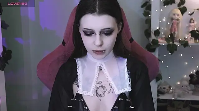prettybones online show from May 4, 2026, 10:12 pm