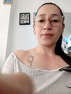 emilypoppy3 online show from May 6, 2026, 12:31 pm