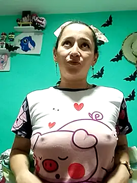 Snapshot of emilypoppy3 chatting on February 17, 2025, 10:05 pm emilypoppy3 online show from February 17, 2025, 10:05 pm