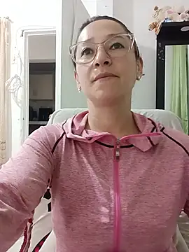 Snapshot of emilypoppy3 chatting on July 2, 2026, 7:20 pm emilypoppy3 online show from July 2, 2026, 7:20 pm